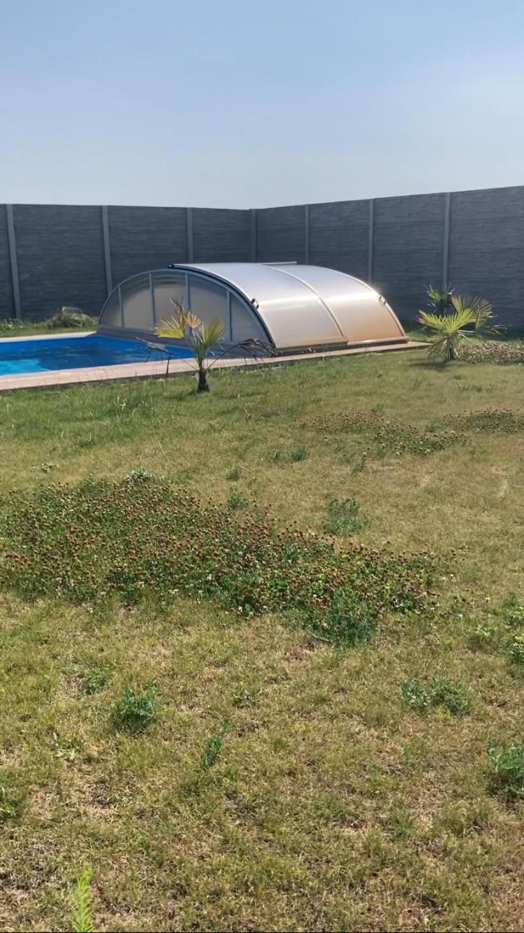5 Izbovy Samostatny Stojaci Rodinny Dom S Podkrovim A Velkou Zahradou So Sezonnym Bazenom, Celorocnou Saunou A Virivkou-Momentalne Pokazena- Od Augusta Bude Nova Na Dovolenku A Oddych Topolniky Экстерьер фото